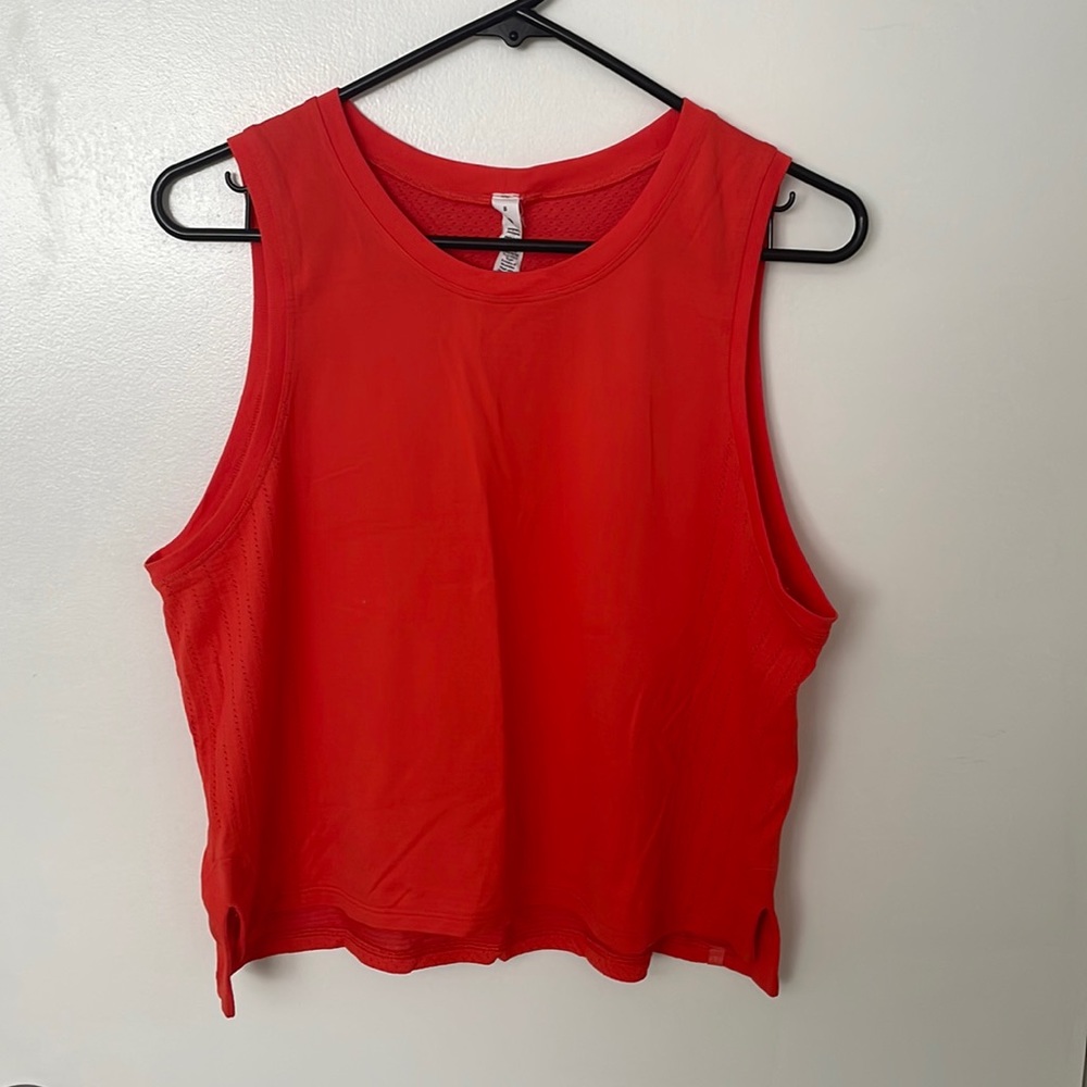 EUC Lululemon Train To Be Crop Tank Size 8